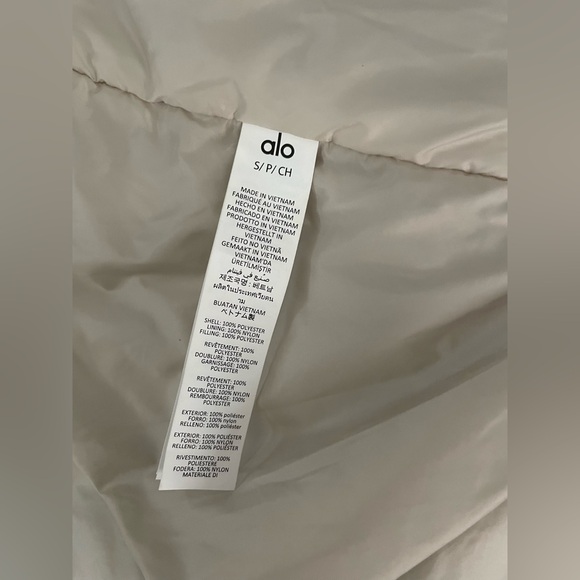 Alo Yoga NWT Socialite Shacket in Bone Color Button Down Jacket with Pockets S - Picture 8 of 10